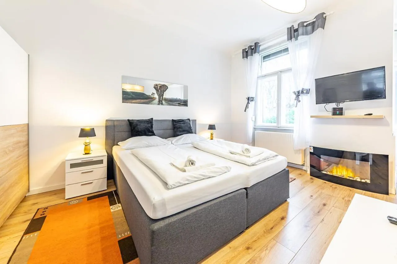 Christiano Apartments - Villa Schoenbrunn location